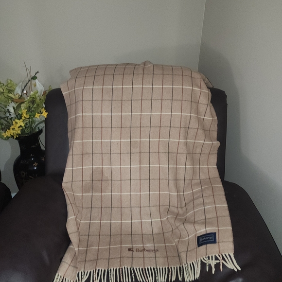 Burberry Tan Checkered Shawl/stole - Picture 1 of 8